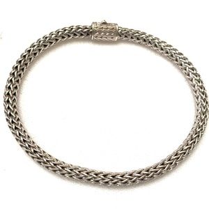 John Hardy gorgeous, classic chain bracelet